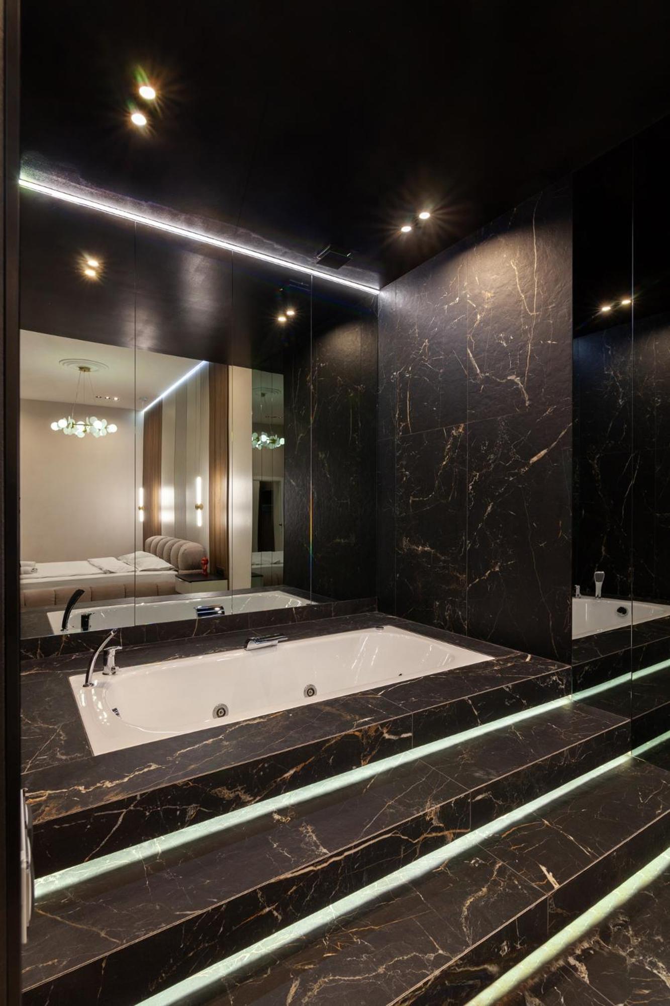 Апартаменты Leogrand Jacuzzi On Malaniuka 2 Львов Экстерьер фото